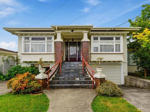 66 Lake Road, Narrow Neck