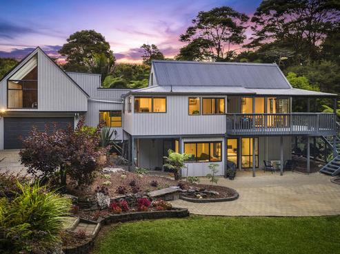 15 Cochran Road, Oratia