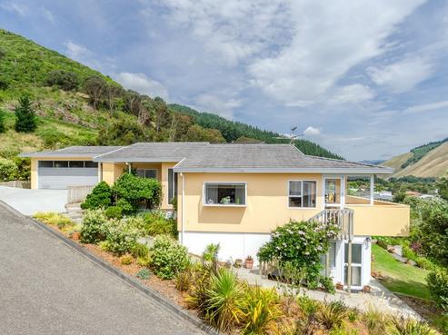 58 Kakariki Grove, Waikanae