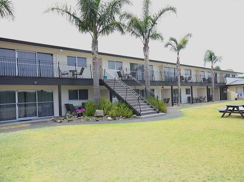 8/415 Port Road, Whangamata
