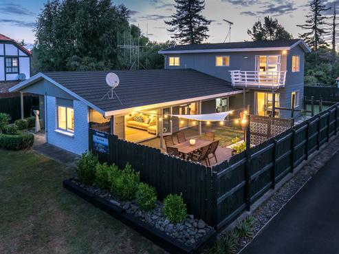 10 Homestead Place, Glenview