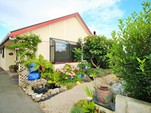11 Essex Street, Weston