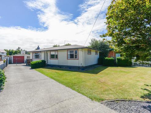 616 Murdoch Road East, Akina
