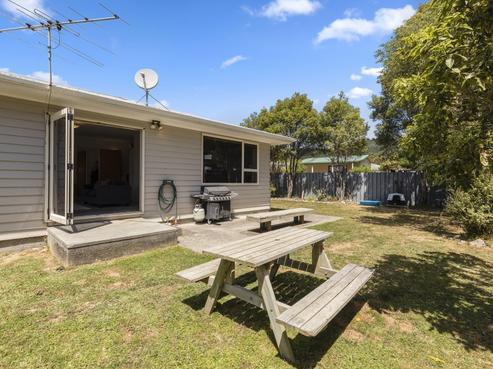 38B Blue Mountains Road, Pinehaven