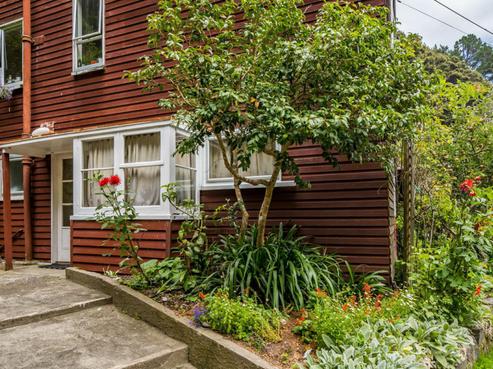6 Waerenga Road, Days Bay