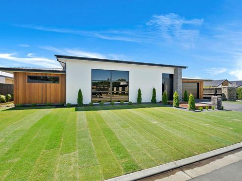 18 Carnaveron Drive, Lincoln