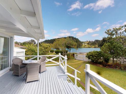 4 Dunbar Road, Point Wells
