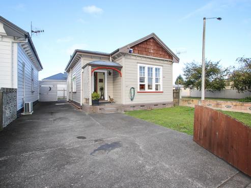 608 Avenue Road East, Parkvale