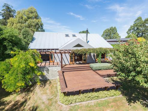 1727 Cust Road, Cust