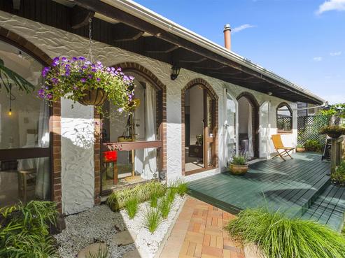 18B Colonial Road, Birkenhead