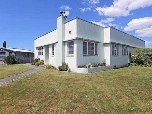 406 Willowpark Road South, Akina