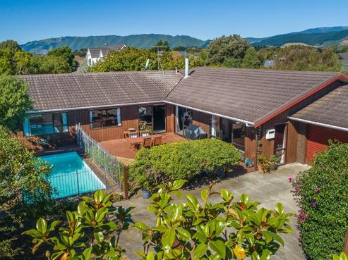 2 Oakwood Grove, Paraparaumu Beach