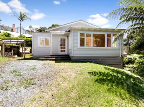20 Rauhuia Crescent, Parau