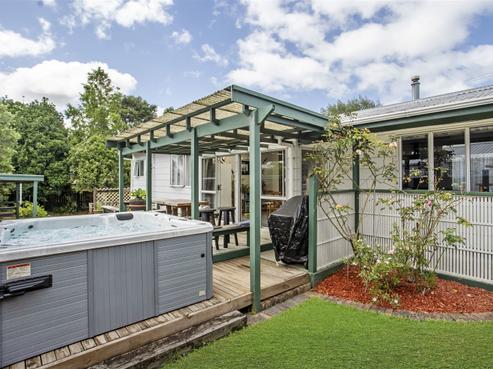 16 Macrocarpa Place, Ranui