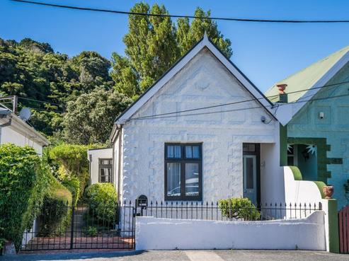 45 Riddlers Crescent, Petone