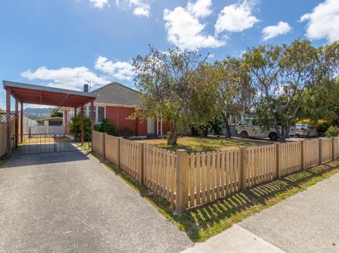 15 Ngata Grove, Trentham