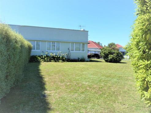 600 Massey Street, Akina
