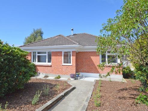 6 Maltby Avenue, West End