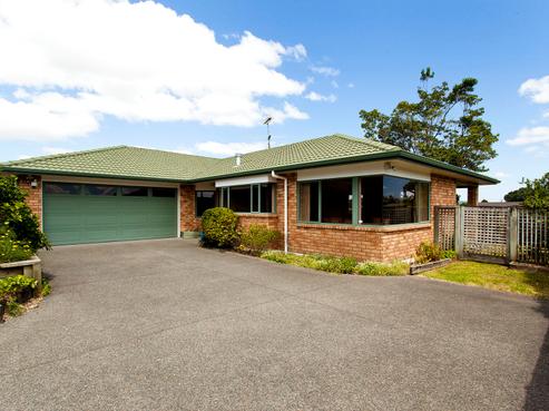 1/174 Centreway Road, Orewa