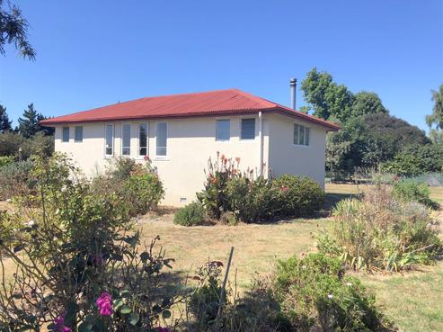 10 Lake Street, Takapau