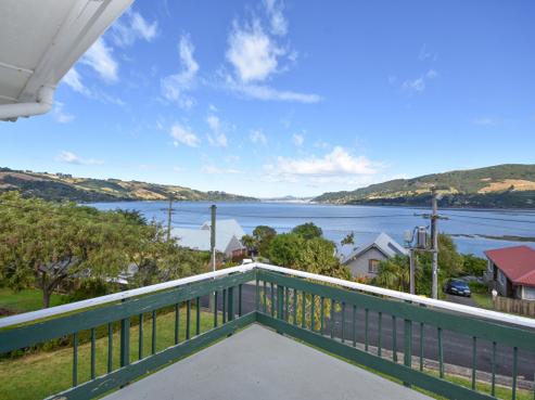 19 Bayne Terrace, Macandrew Bay