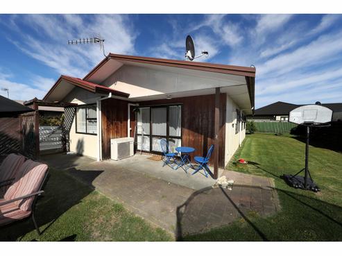 6 Beveridge Place, Greenmeadows