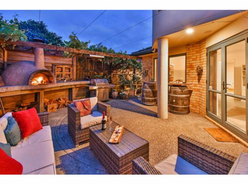 2/11 The Rosebowl, Sunnyhills