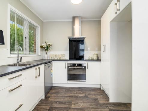 166 Clayton Road, Mangakakahi