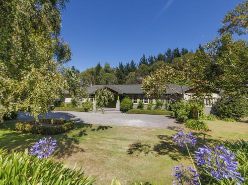 813 Halcombe Road, Halcombe