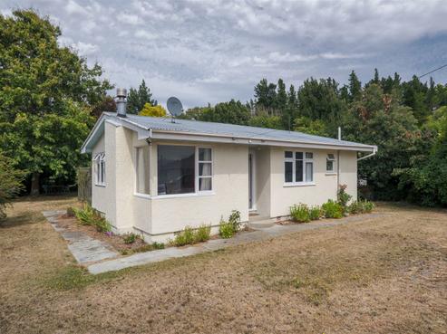 2 Reid Avenue, Luggate