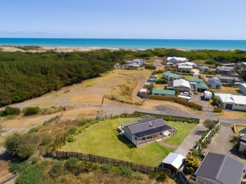 5 Te Awe Awe Grove, Himatangi Beach