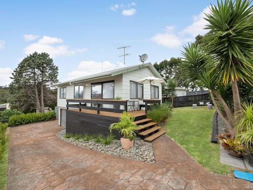 2/18 Castleton Street, Birkdale