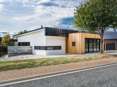 5 Old Station Avenue, Wanaka