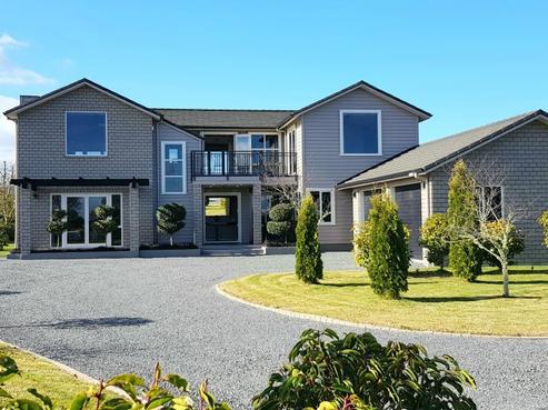 16 Montgomery Crescent, Kinloch