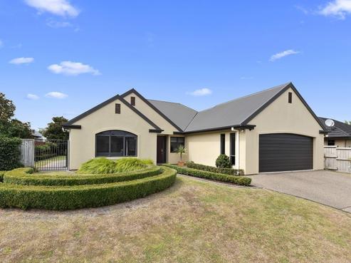 53 Saint James Drive, Huntington