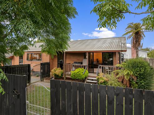 1B Redlands Grove, Swanson