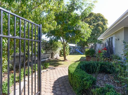 700 Elm Road, Akina