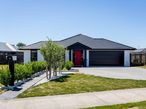 10 Honeyfield Drive, Whalers Gate