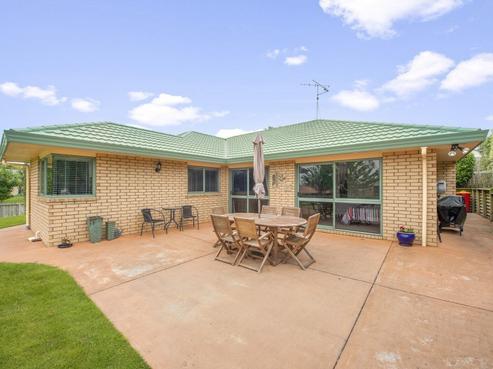 2 Highgrove Drive, Grandview Heights