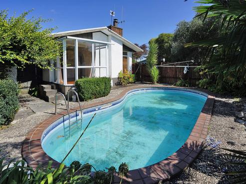42 Pulham Crescent, Queenwood