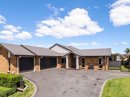 24 Darjon Drive, Huntington
