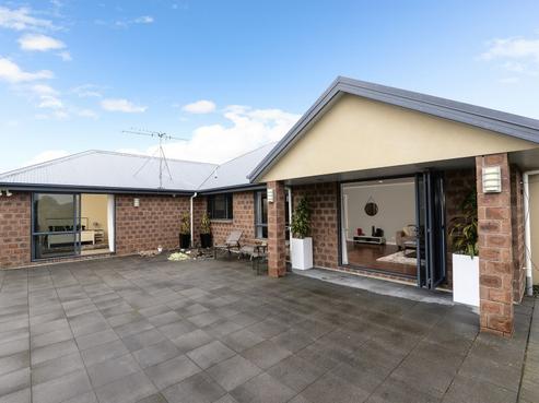 82 Farringdon Avenue, Rototuna North