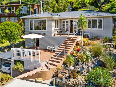 44 Takahe Road, Titirangi