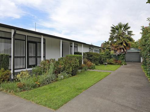 504 Southampton Street West, Hastings