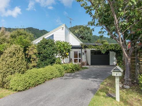 5 Lesley Grove, Waikanae