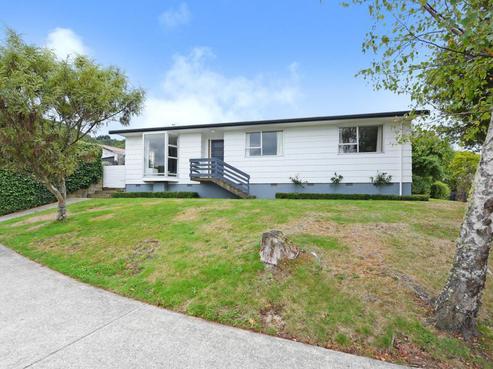 166 California Drive, Totara Park