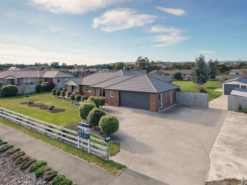 17 Riverside Way, Amberley