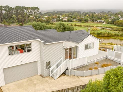 143 Weggery Drive, Waikanae Beach