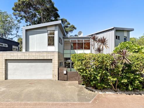 30 Poturi Streams Avenue, Titirangi
