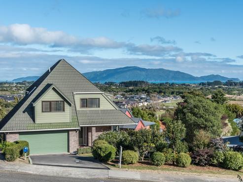14 Amokura Street, Waikanae